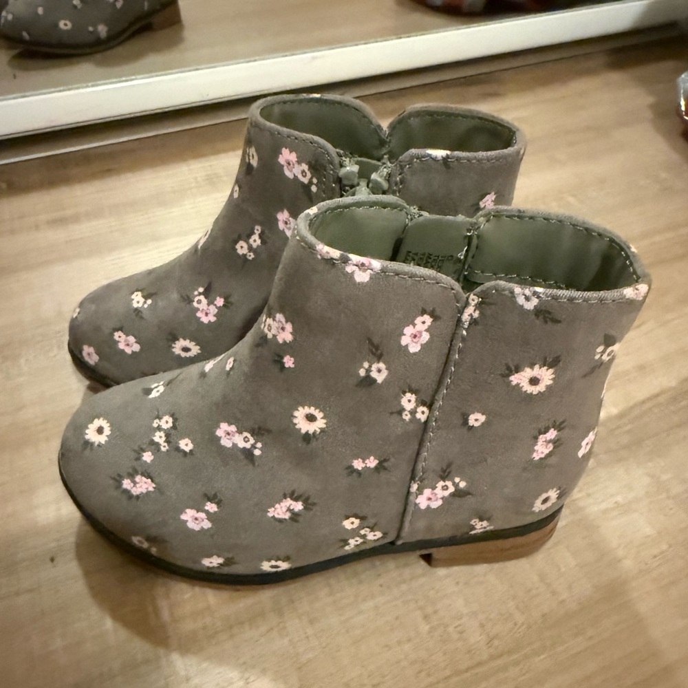 Cat & Jack Toddler Penelope Zipper Boots Gray with Pink Flowers 6T